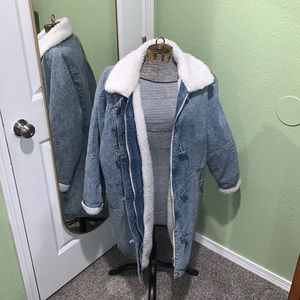 Vintage long denim jacket with teddy lining